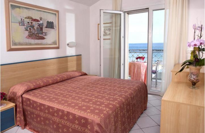 Camera Deluxe Matrimoniale/Doppia con Letti Singoli con Vista Mare